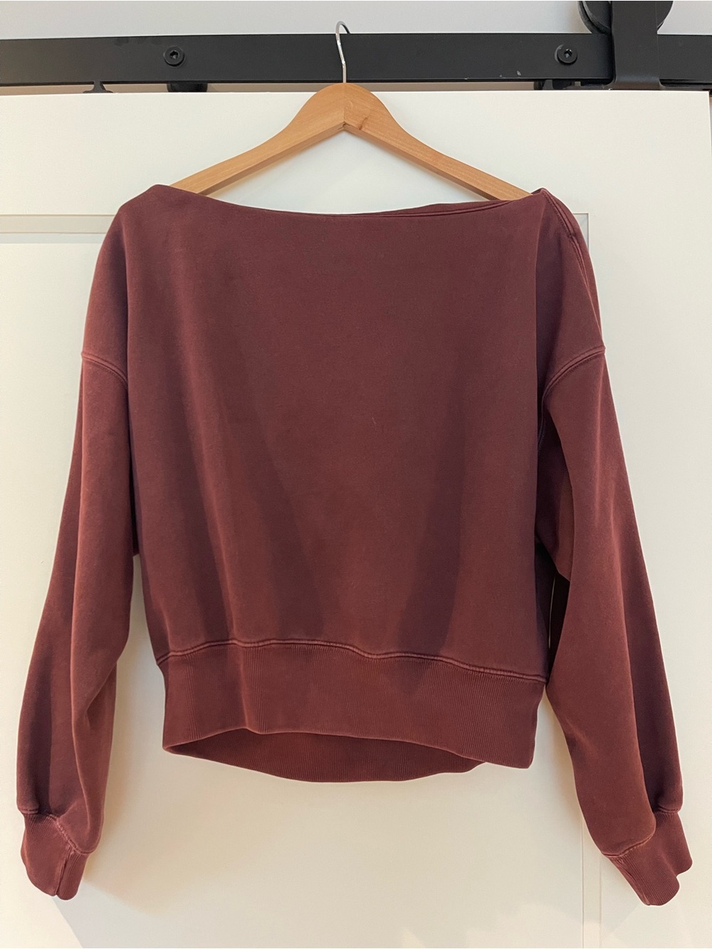 Abercrombie & Fitch Off-the-Shoulder comfy Sweater - burgundy